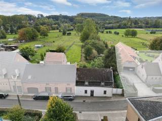 <p>Ontdek deze uitzonderlijke bouwkans in het landelijke Brakel!</p><p>Prijs vanaf € 99.000</p><p>Op een royaal perceel van 2.230 m² bevindt zich deze af te breken woning, ideaal voor wie zijn eigen woonproject van nul wil opbouwen. De ligging combineert rust, natuur en ruimte met een vlotte bereikbaarheid. Perfect voor wie houdt van het buitenleven, maar ook waarde hecht aan comfort en nabijheid van voorzieningen.</p><p>Hier geniet u van een groene, landelijke omgeving met tal van wandel- en fietsroutes in de buurt, terwijl winkels, scholen en openbaar vervoer zich op korte afstand bevinden. Dankzij de omvang van het perceel is er alle ruimte om een moderne gezinswoning met een grote tuin en maximaal wooncomfort te realiseren.</p><p>Brakel staat gekend om zijn authentieke dorpskarakter en hoge leefkwaliteit. Deze eigendom biedt dan ook een zeldzame combinatie van privacy en bereikbaarheid, in een omgeving waar het heerlijk wonen is.</p><p>Laat uw creativiteit de vrije loop en bouw hier uw droomwoning op deze unieke locatie.<br />Voor meer informatie of een bezoek ter plaatse, neem gerust contact met ons kantoor op.</p>