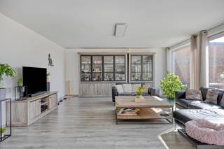 immo DAVID stelt voor: ruime en energiezuinige woningOntdek deze recente, lichtrijke tweegevelwoning met een zuidwestgerichte tuin, perfect gelegen...