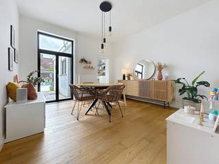 Energiezuinige woning op centrale locatie bestaande uit een inkomhal, gezellige leefruimte met eet-en zithoek, recent vernieuwde keuken,...