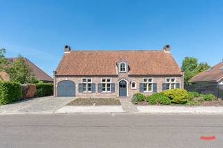 Groot(s) wonen op een toplocatie.En jawel, dat mag je letterlijk nemen. Want 6 slaapkamers en 3 badkamers, daar kan je al iets mee, toch? Verder werd...
