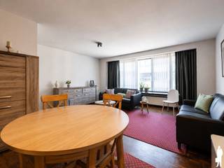 <strong>Ruim en licht appartement van ca. 81 m² met 2 slaapkamers, badkamer en balkon. Ideale ligging in hartje Turnhout: op een steenworp van de Turnhoutse Grote Markt en dus met alle voorzieningen, winkels en openbaar vervoer op wandelafstand. <span>De vraagprijs is inclusief een privé berging en overdekte autostaanplaats, ter waarde van 20.000 EUR. <br /></span><br /></strong><span>Indeling van het appartement:</span><strong><br /></strong>U betreedt het appartement via de inkomhal <span>welke toegang geeft tot het woon- en slaapgedeelte. De woonkamer van ca. 30 m² geniet van veel lichtinval door de grote raampartij. Aansluitend heeft u de praktisch ingerichte keuken. </span><br /><strong><br /></strong>Via de nachthal heeft u toegang tot 2 slaapkamers (ca. 13 m² en 8 m²), een apart toilet en een badkamer met ligbad. De hoofdslaapkamer geeft toegang tot een balkon aan de achterzijde. <strong><br /><br /></strong><span>Bijzonderheden:</span><span> </span><br /><span>- EPC: 238 kWh / (m² jaar) - C label <br />- Centrale verwarming op aardgas (HR-top ketel van 2019)</span><br /><span>- Nabij winkels, scholen en andere voorzieningen <br /></span>- Lift aanwezig<br />- Maandelijkse lasten: 155 EUR inclusief verzekering <br /><br /><span>Huurovereenkomst:</span><br /><span>Beschikbaar mits inachtneming van de lopende huurovereenkomst. Deze is van start gegaan op 01/08/1993 voor lange duur. Voor eigen gebruik kan dit te allen tijde worden opgezegd mits het respecteren van een opzegperiode van 6 maanden.</span><br /><br />Bekijk dit appartement via ons interactief grondplan: https://visithome.ai/5QQdVhKRhk7FDkinMCZagV?mu=m