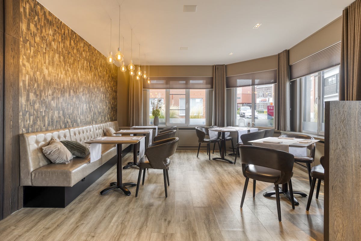 Instapklare horecazaak met woonst in het hartje van Rumbeke - foto 2