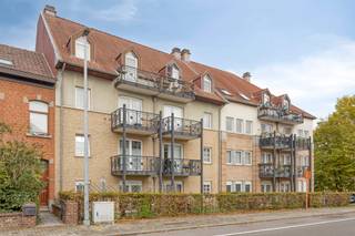 Cet appartement avec 2 chambres est situé dans un agréable immeuble au cœur de Buizingen, à proximité immédiate du centre de Halle. Grâce à...