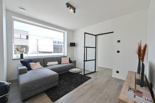 Deze volledig gerenoveerde woning combineert het karakter van een charmante woning uit de jaren ’50 met het comfort en de energiezuinigheid van...