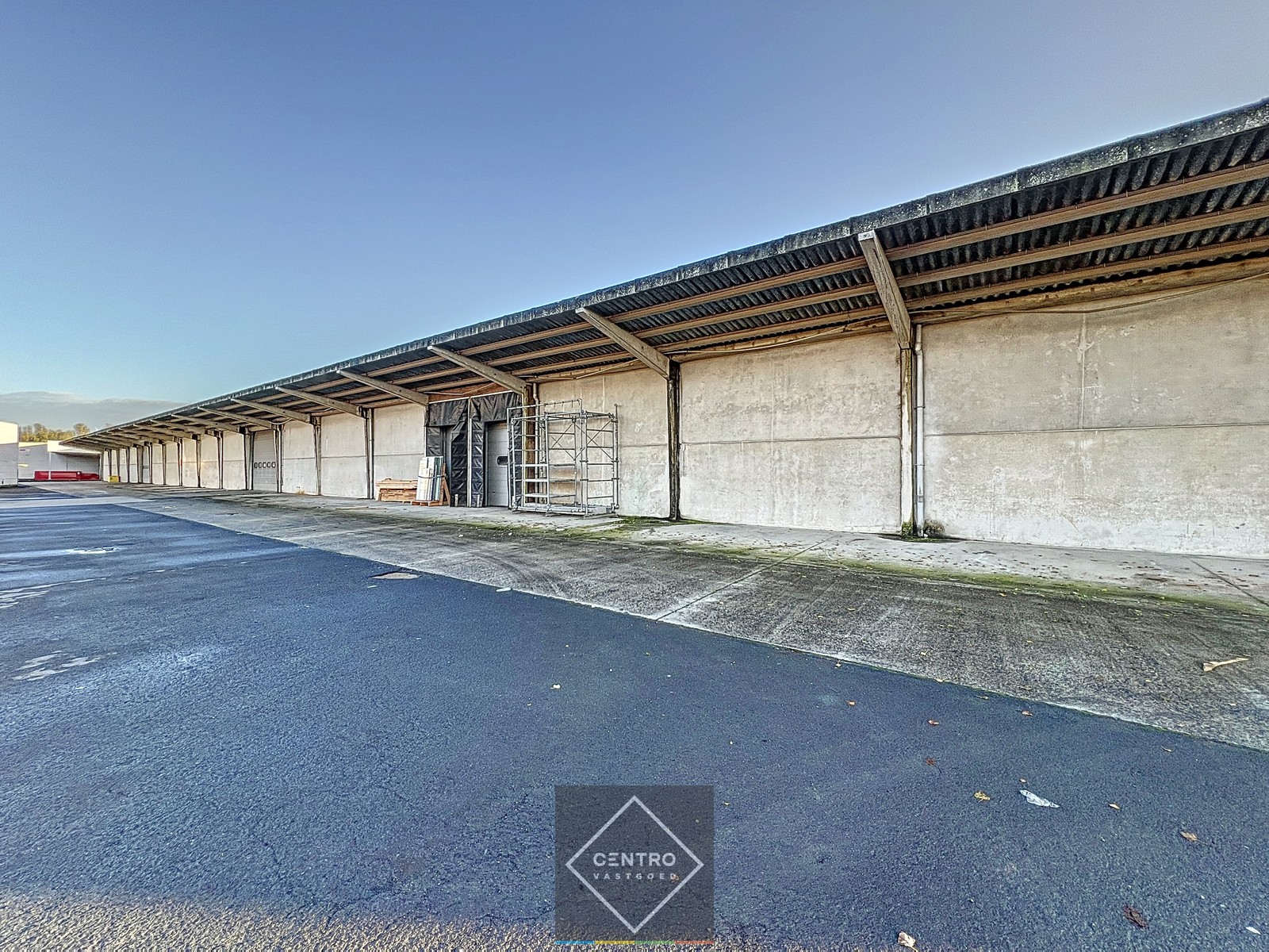Instapklare LOODS (4.700m²) mét luifel en 8 sectionaalpoorten! - photo 5