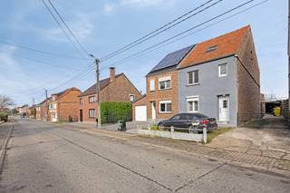 Instapklare, landelijk gelegen woning met o.a. een bewoonbare oppervlakte van 145 m², 3 slaapkamers en aangename tuin. EPC label E. De EPC-score...