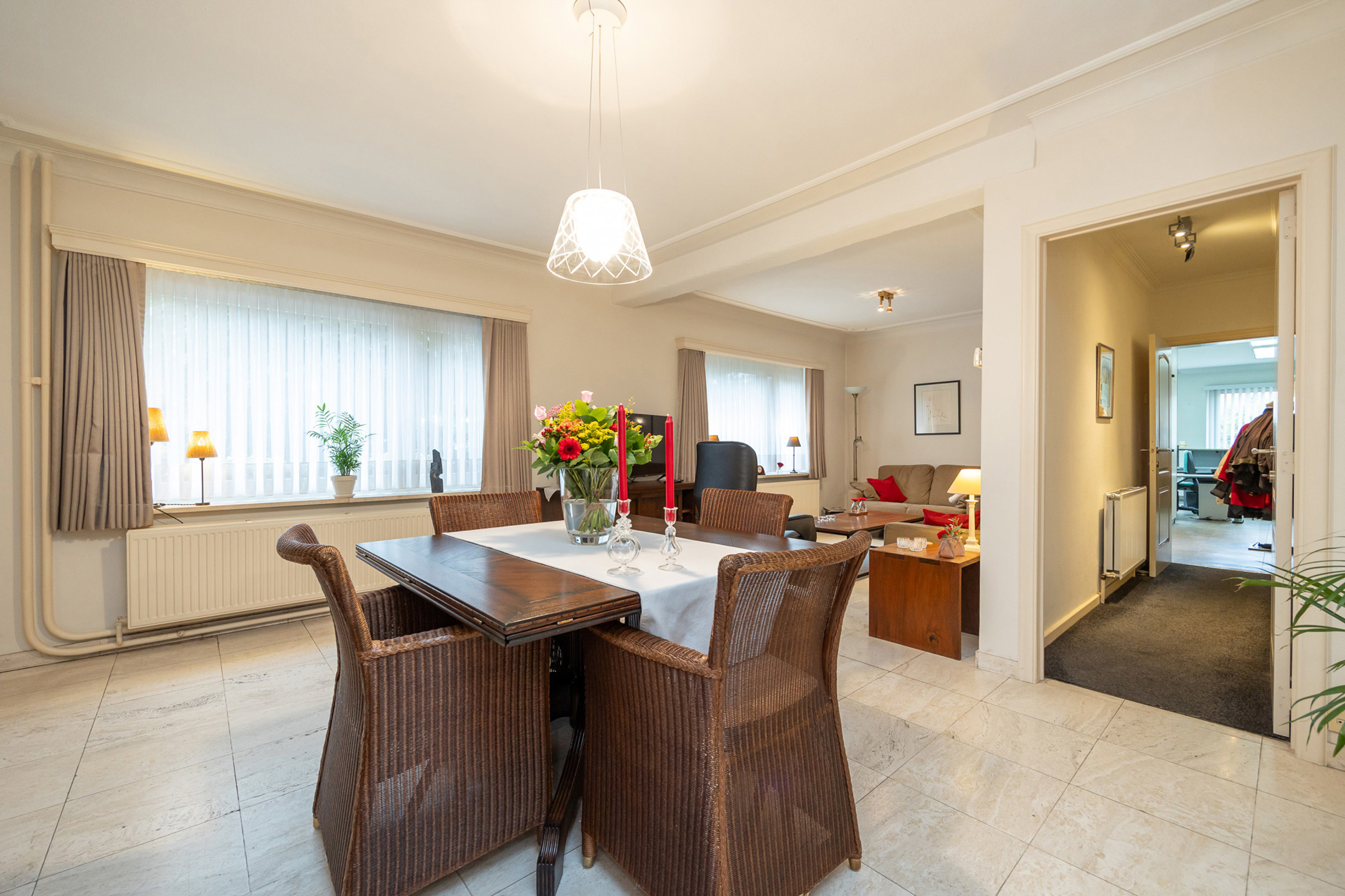 Woning met aansluitend kantoor.  Epc-score: 207 kWh/m²  - foto 2