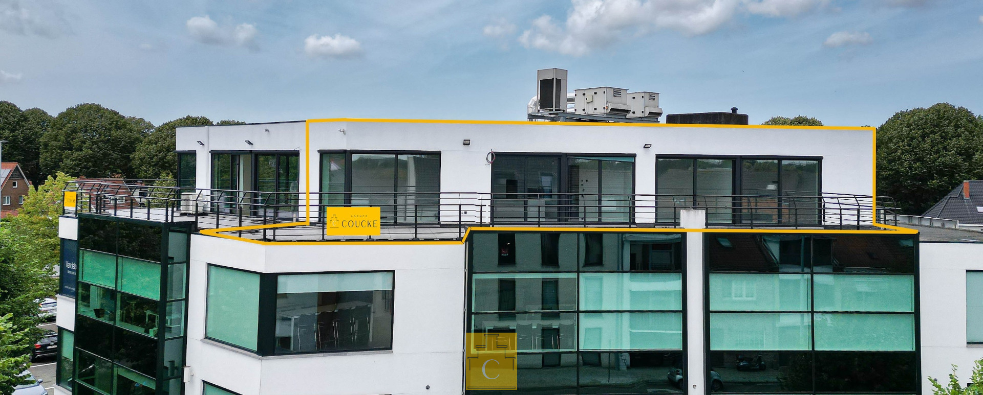 Volledig verbouwd dakappartement met ruim terras - foto 1