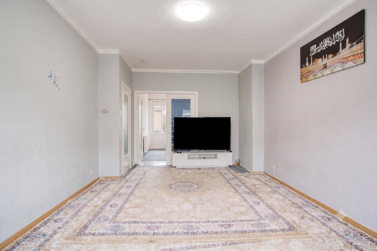 Two bedroom apartment to renovate - photo 4