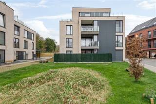 COMFORTABLE 2-BEDROOM APARTMENT WITH TERRACE + PARKINGThe name of Residentie Park Den Blijk speaks for itself. This residence was built in 2018 next to the park of the same name. As a result, the apartments overlook the greenery, making you forget that you live within walking distance of downtown Willebroek. The train station and the A12 highway are nearby, giving the apartments excellent accessibility while still enjoying a quiet location.Upon arriving at the residence, we take the elevator to the first floor. Here we discover an entryway with access to the bedrooms, the storage room, the bathroom, the separate toilet, and the living area. The living area is spacious enough to serve as a sitting and dining area and features a fully equipped kitchen. Adjacent to the living area is a terrace of approximately 7m². After touring the apartment, we head to the basement level, where we find a private storage unit and a private parking space. Please note: This apartment is available for short-term rental only (one-year lease). Interested in viewing this apartment? Please contact a Pillar representative at info@pillar.estate or 033 695 695.This information is provided for informational purposes only. The listed square footage is for reference only. Pillar cannot be held responsible for the accuracy of the information provided to it.
