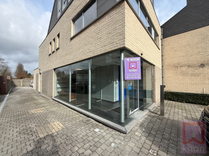 Stijlvol kantoor/handelspand op toplocatie centrum Geel met parking! - foto 2