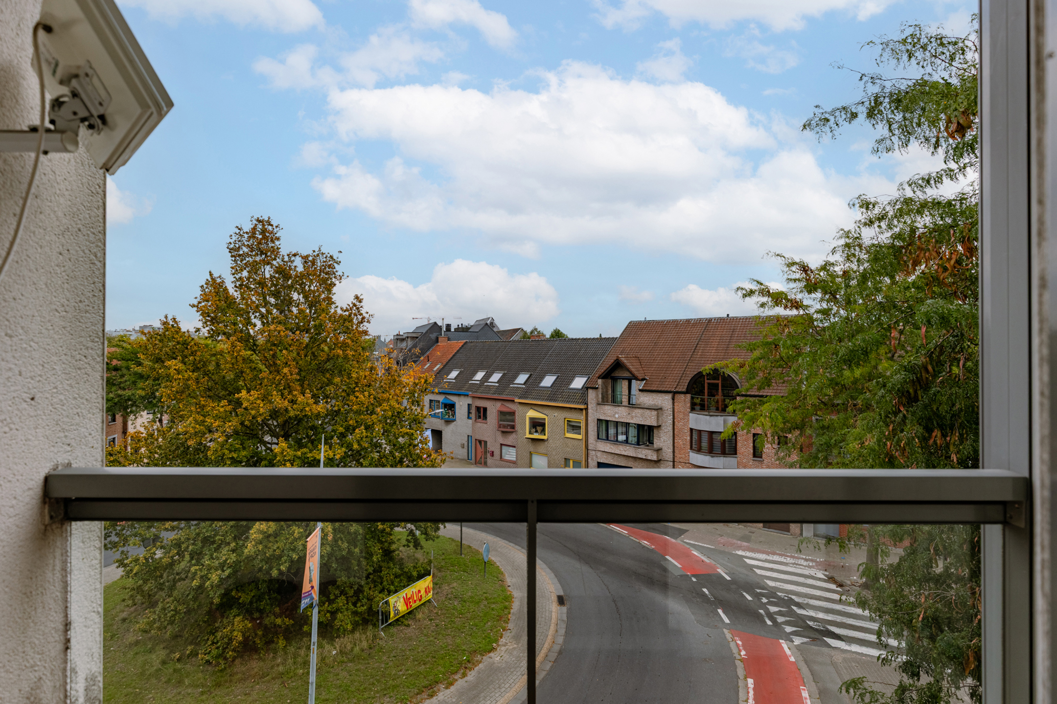 Lichtrijk 2-slaapkamerappartement met zonnig terras en lift in hartje Eeklo - foto 5