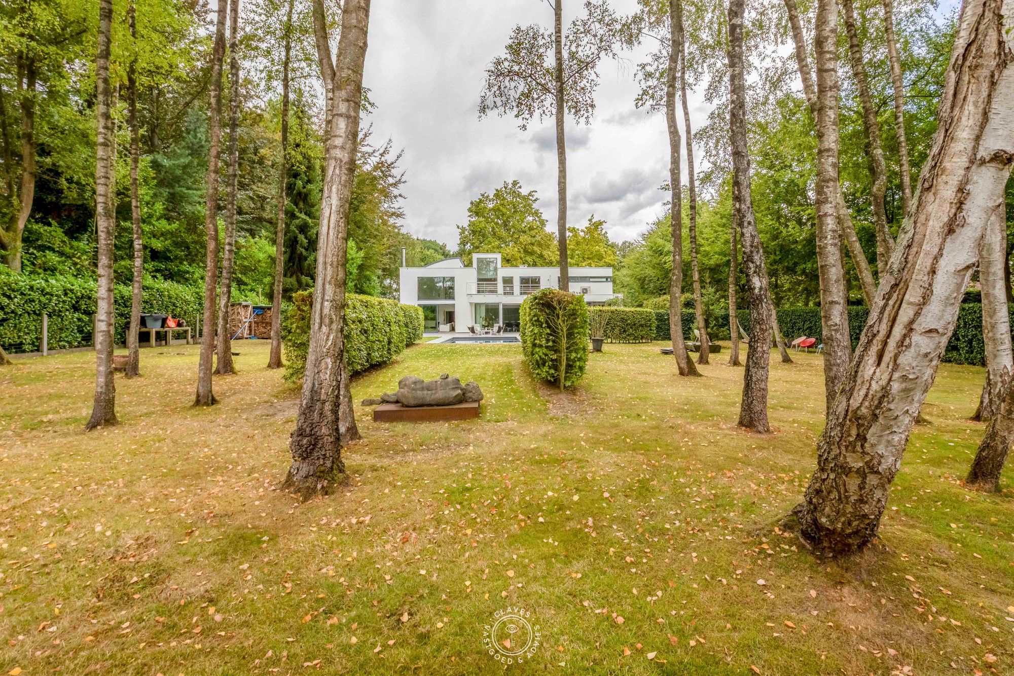 Architecturale villa met prachtige tuin en zwembad - foto 2