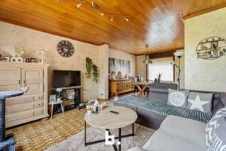 Op zoek naar een comfortabele en goed gelegen gezinswoning? Deze alleenstaande woning biedt alle ruimte en rust die u wenst! Gelegen op een...