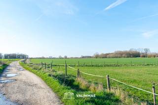 VALIMMAS verkoopt dit mooi gelegen perceel landbouwgrond....  akkerland, 52 are 30 ca  vrij van pacht  op de grens Mazenzele (Opwijk) en...