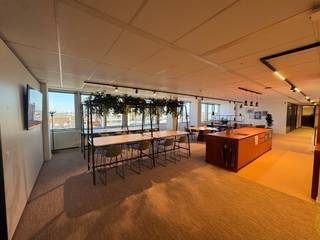 The "Brand Whitlock 87-93" is a modern high standard building, fully air-conditioned, with a marvellous facade and excellent visibility. Close to...