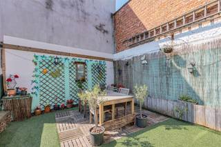 Deze perfect instapklare woning met garage te koop is gelegen in de Vliegenstraat, op slechts enkele minuten wandelen van Antwerpen centrum...