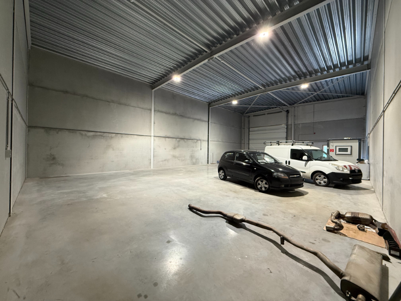 Recente KMO-unit van 234 m² met 2 privatieve parkeerplaatsen - photo 5