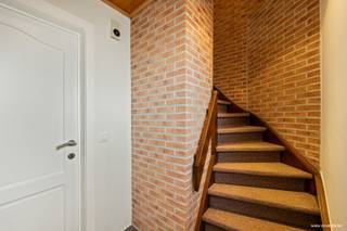 Instapklare woning te Deerlijk (Molenhoek).Deze half open bebouwing bestaande uit: inkomhal met toilet, lichtrijke woonkamer (houtkachel) - salon met...