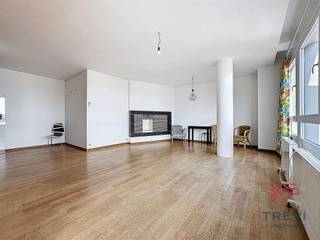 À vendre – Spacieux appartement de 100 m², situé au 8ᵉ étage d’un immeuble de standing à Charleroi. Cet agréable logement séduit par sa luminosité...