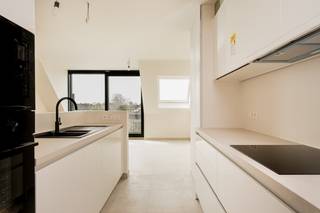 Dit ruim duplexappartement van 104 m² vinden we terug in een kleinschalige residentie nabij het centrum van Sleidinge.Het appartement is in...