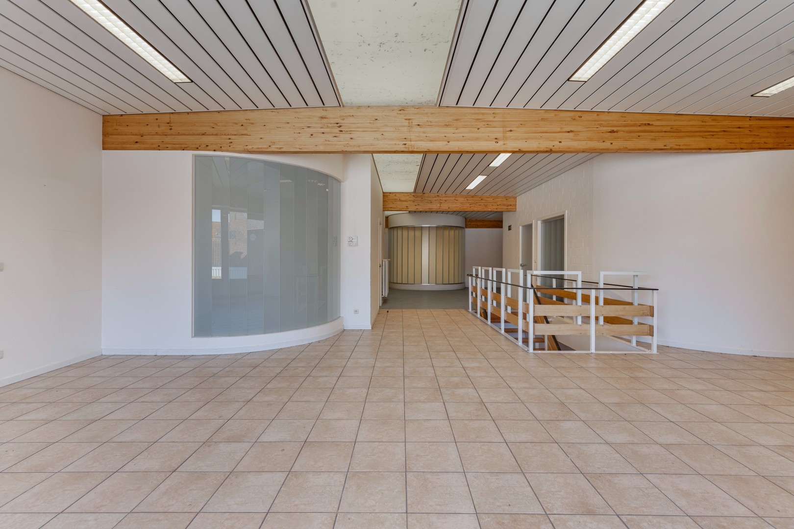 Veelzijdig handelspand van 491 m² in het centrum van Roeselare - foto 3