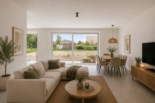 Dans la Geraardsbergenstraat à Renaix, vous trouverez ce projet de construction neuve à taille humaine composé de 3 habitations de qualité : 2 maisons semi-mitoyennes et 1 maison mitoyenne.
Toutes les habitations sont entièrement prêtes à emménager et finies avec une attention particulière portée au confort et à la praticité au quotidien. Chaque maison dispose de sa propre allée de garage et d’une agréable terrasse, idéale pour profiter pleinement de l’espace extérieur.
Les habitations se situent sur de belles et spacieuses parcelles variant de 477 m² à 669 m², offrant un confort de vie supplémentaire et de nombreuses possibilités à l’extérieur.
À l’intérieur, vous profitez d’un vaste espace de vie avec cuisine ouverte, parfait comme lieu de rencontre central pour toute la famille. En outre, les maisons comprennent 3 chambres à coucher de belle taille, une salle de bains entièrement équipée et un grenier pratique offrant un espace de rangement supplémentaire.
Ces habitations constituent la combinaison idéale entre espace, confort et habitation économe en énergie, dans un cadre agréable à Renaix.
Pour plus d’informations : emiel@immobeguin.be