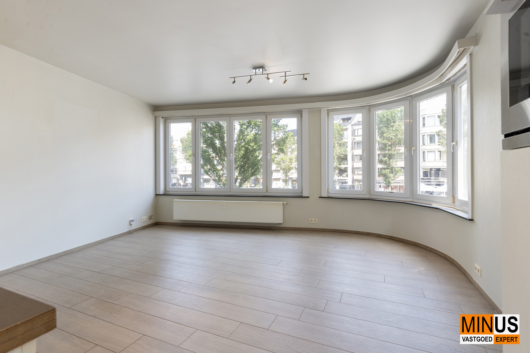 Lichtrijk appartement met 2 slaapkamers en uitzicht op het Sint-Petrus- en Paulusplein - foto 5