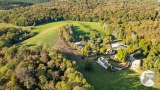 <p>EERSTE BEZOEKDAG ZATERDAG 31/10 VANAF 8U tot 12U (enkel op afspraak!)<br /><br />CHIMAY – Uitzonderlijk toeristisch domein van ca. 10ha met meerdere gîtes en manoirs<br /><br />Gelegen in het groene en landelijke landschap van Chimay, bevindt zich dit bijzondere toeristische domein, bestaande uit meerdere karaktervolle verblijven, twee grote loodsen en een stal, te midden van een uitgestrekt domein van circa 10 hectare.<br />De eigendom combineert de charme van historische gebouwen met de mogelijkheden van een veelzijdige toeristische exploitatie. De gebouwen werden in 1992 verbouwd en bieden vandaag onderdak aan verschillende vakantieverblijven met uiteenlopende capaciteiten, waardoor zowel kleinere gezelschappen als grote groepen ontvangen kunnen worden.<br /><br />Het domein bestaat uit verschillende afzonderlijke accommodaties, elk met hun eigen karakter en mogelijkheden:<br />• Le Manoir: ruime groepsaccommodatie met een capaciteit tot 35 personen.<br />• Le Petit Manoir: karaktervol verblijf voor groepen tot 8 personen.<br />• Gîte voor 10 personen: ideaal voor families en grotere gezelschappen.<br />• Twee gîtes voor 2 personen: perfect voor koppels of kleinere gezelschappen.<br />• Een bijkomende gîte: momenteel ingericht voor privégebruik.<br /><br />Dankzij deze combinatie beschikt het domein over een gevarieerd verhuuraanbod. <br />De circa 10ha grond zorgen voor een uitzonderlijk ruim en groen kader, waar rust, privacy en natuur centraal staan.<br />Naast de verschillende verblijven omvat het domein ook twee grote loodsen en een stal. Deze bijkomende gebouwen bieden extra mogelijkheden voor opslag, dieren, …<br />De landelijke ligging in de streek van Chimay vormt bovendien een aantrekkelijke uitvalsbasis voor bezoekers die willen genieten van natuur, wandelen, fietsen en de toeristische troeven van de regio.<br /><br />Een bijzonder belangrijk pluspunt is dat de roerende goederen grotendeels in de verkoop zijn inbegrepen, met enkele uitzonderingen.<br />Hierdoor kan een nieuwe eigenaar beschikken over een reeds ingerichte accommodatie en wordt de drempel om de toeristische activiteit opnieuw op te starten aanzienlijk verlaagd. <br /><br />Een uitzonderlijke opportuniteit in Chimay voor wie ruimte, karakter en toeristisch potentieel wil combineren in één veelzijdig geheel.<br /><br />Interesse in dit bijzondere domein? Contacteer ons voor meer informatie of een bezoek ter plaatse: 053/60.65.66.</p>