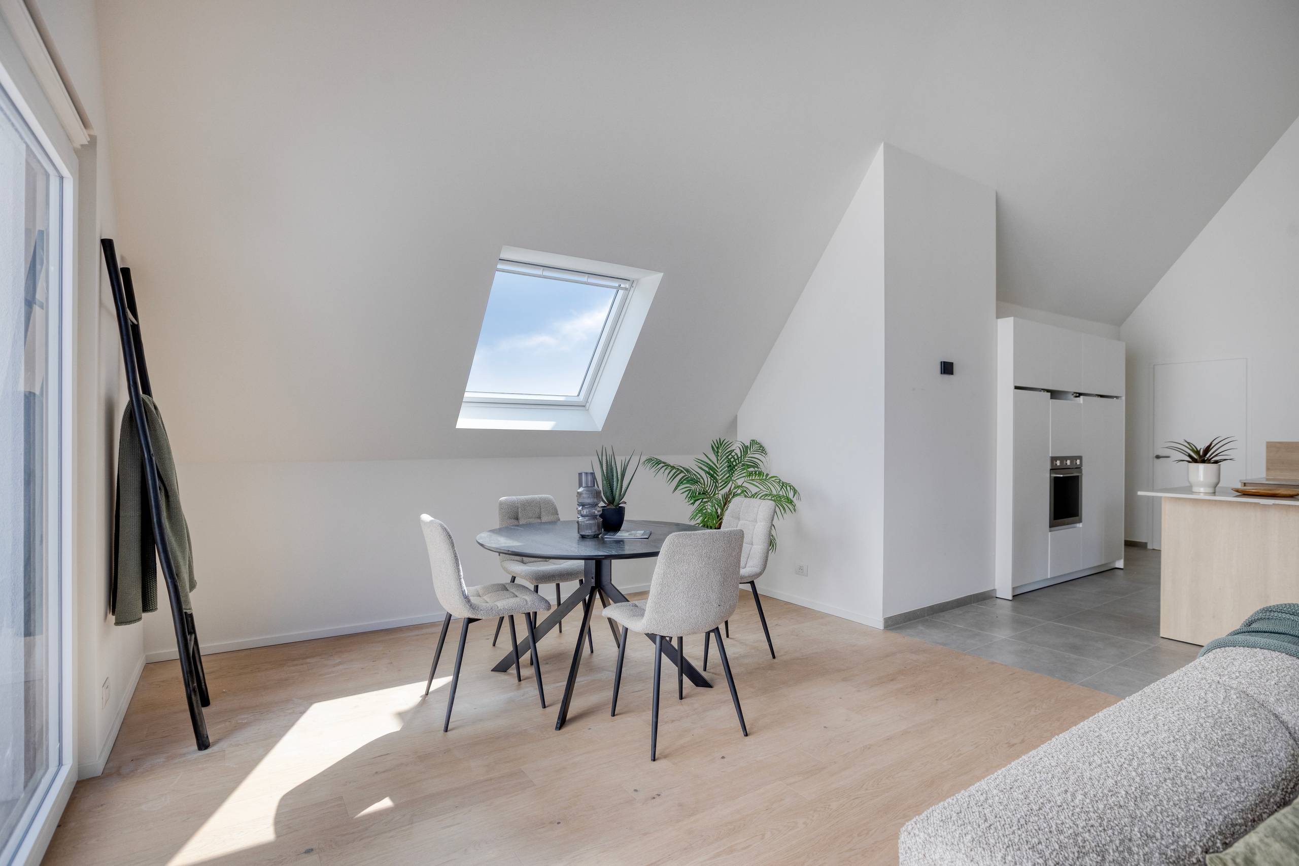 Ruim dakappartement met twee terrassen en zolder in Veurne - foto 5