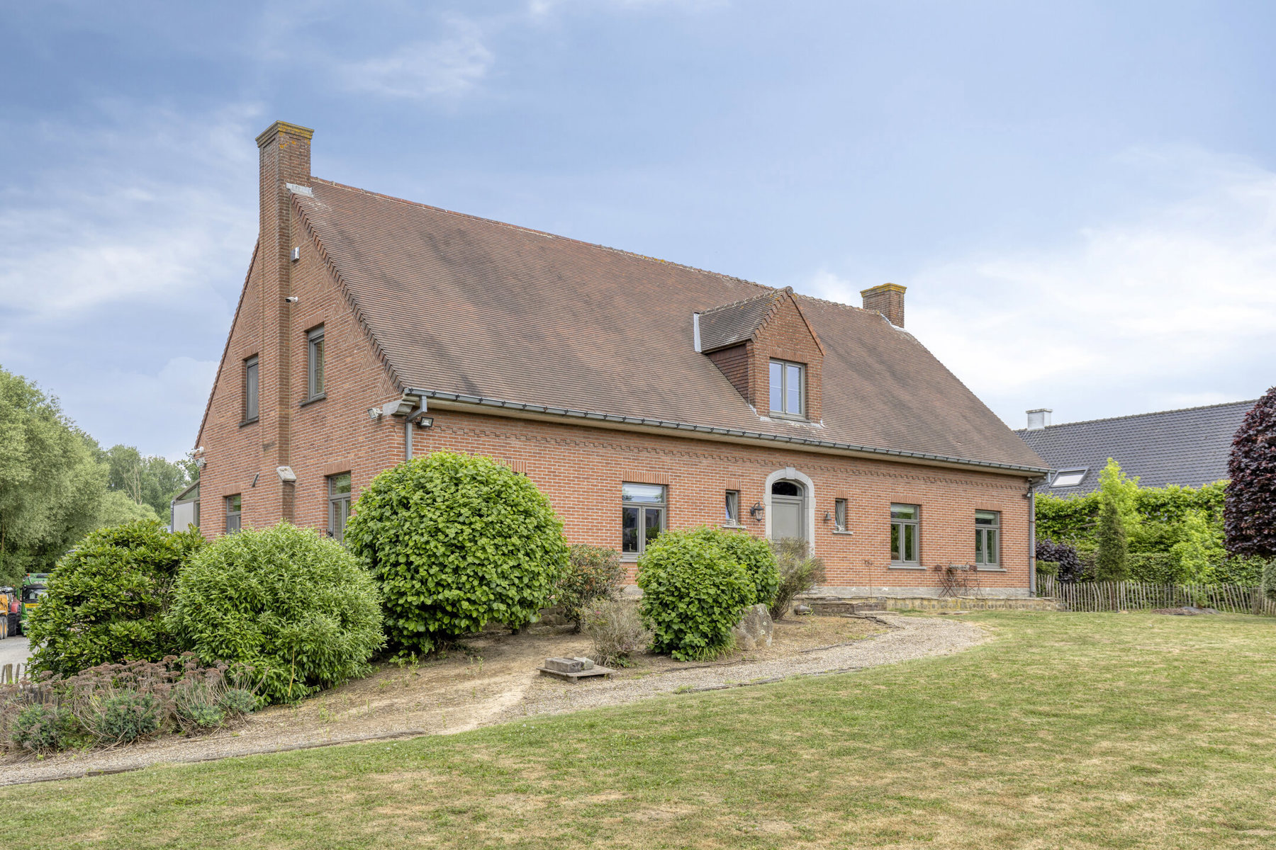 Woning met loods en vrachtwagenparking op toplocatie - foto 1