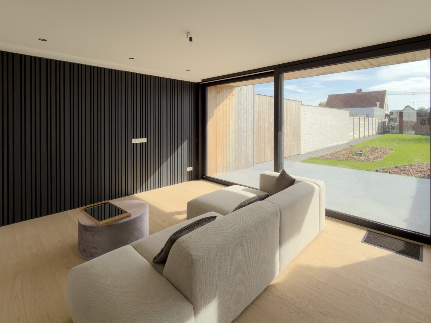 Une maison entièrement rénovée avec un magnifique jardin exposé sud-ouest, située à Knokke-Heist, à quelques minutes à vélo du centre-ville. - photo 4
