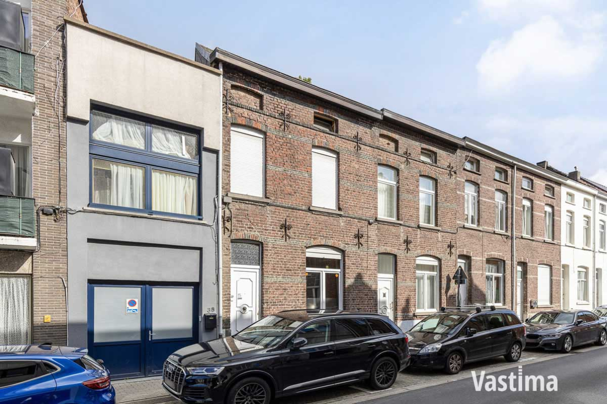 Stadwoning met tuin en 3 slaapkamers - foto 1