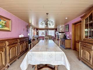 Perfect onderhouden, karaktervolle villa op een perceel van 652 m², gunstig gelegen nabij alle voorzieningen. De woning omvat een inkomhal,...