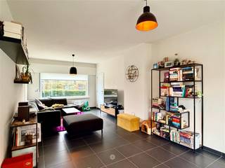 <p><span>DESTELBERGEN </span><span>- Are you looking for a HOB with garden in a quiet location in Destelbergen? </span></p><p><span>Then this property might be something for you.</span></p><p><span> </span></p><p><span>The main assets in a nutshell:</span></p><ul><li><span>Energy efficient house (EPC C)</span></li><li><span>Large windows provide lots of light</span></li><li><span>Nice, green garden</span></li><li><span>Lots of storage space (storage room, basement and attic)</span></li><li><span>Located near the center of Destelbergen in quiet street</span></li></ul><p><span> </span></p><p><span>This is what the house looks like:</span></p><p><span>Entrance, spacious living room, kitchen with adjacent storage room (connection washing machine and dryer), toilet and stairs to (small) basement.</span></p><p><span>Night hall, 3 bedrooms (2 spacious rooms and 1 smaller room), bathroom with shower, toilet and sink, access to an attic.</span></p><p><span>Driveway with enclosed garage box.</span></p><p><span> Important: <br />Available</span><span>from: 1/05/2026<br />Rent: € 1100<br />EPC: 223 kWh</span></p><p><span>For an on-site visit, be sure to fill out your tenant profile for a visit.</span></p><p><span> </span></p><p><span> </span></p>