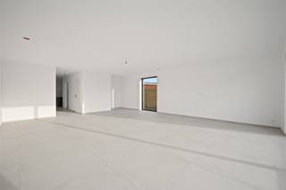 Space and quality are the 2 keywords when describing this newly built home. An ideally oriented plot of approximately 443m² and a street width...