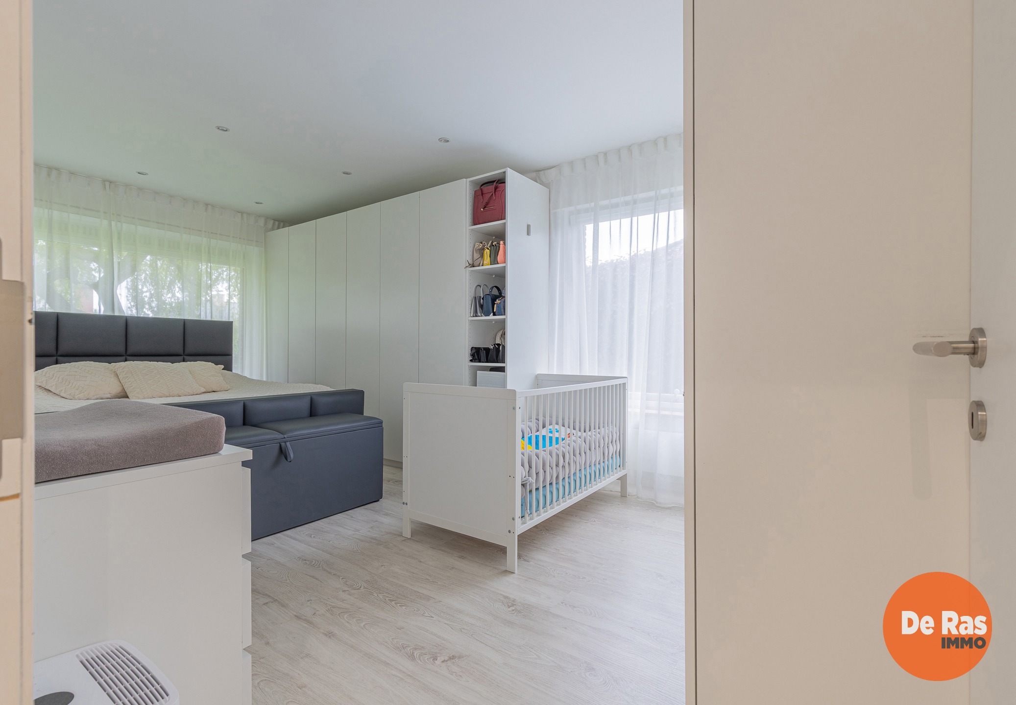 HERZELE  - Totaal gerenoveerde bungalow in rustige wijk - foto 5