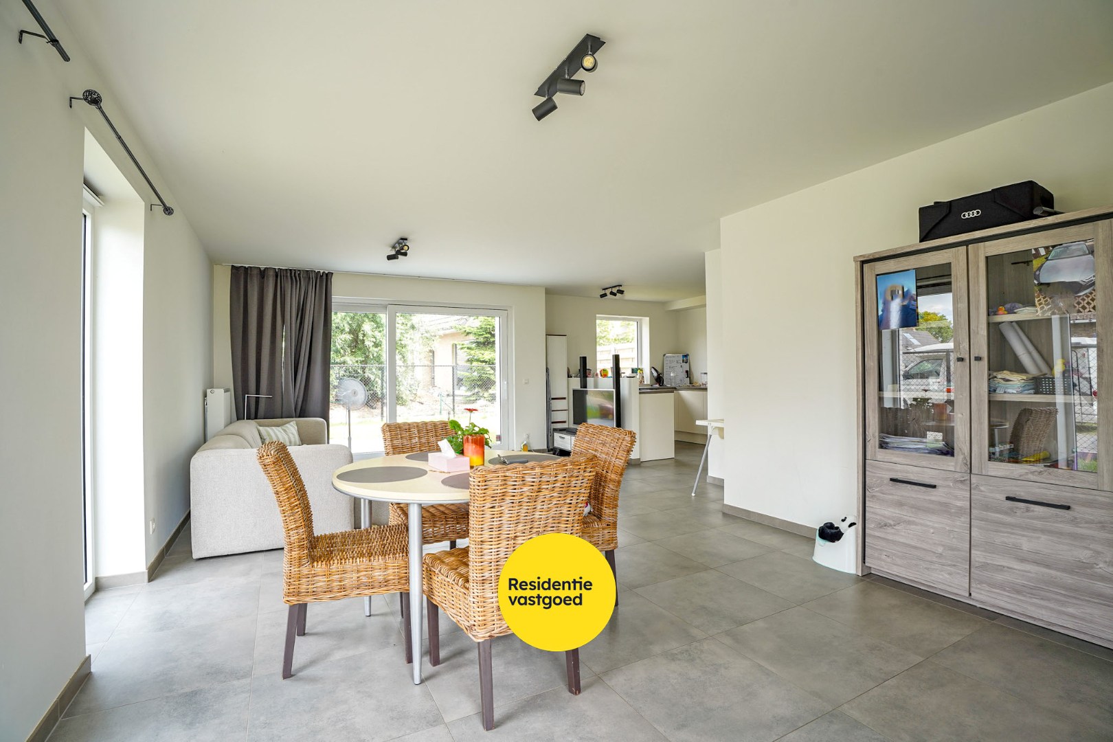 Ruime energiezuinige recente halfopen bebouwing (2024) met inpandige garage op 258m² gelegen te Houthulst. - foto 5