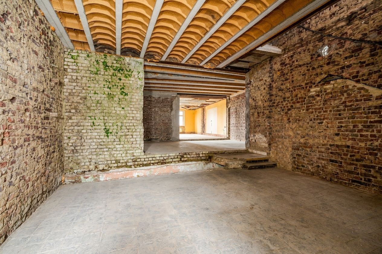 Te renoveren woning met veel potentieel te koop in Heurne! - foto 2