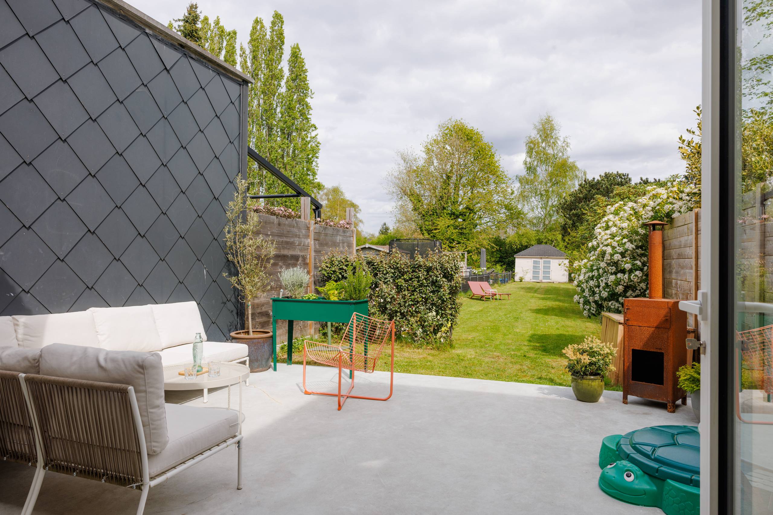 Licht, groen en architectuur: een huis dat blijft verrassen - foto 4