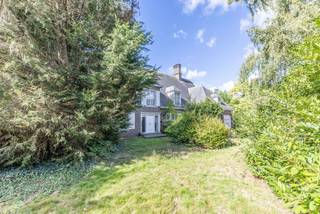 LIGGINGDe Louis Leynstraat is een rustige, residentiële straat in Roeselare, geliefd om haar vlotte bereikbaarheid, nabijheid van winkels,...