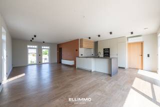 Moderne pastorijwoning van 182m2 met 3 slaapkamers en een mooie praktijkruimte in het groene en rustige Spouwen. Deze nieuwe, stijlvolle woning...