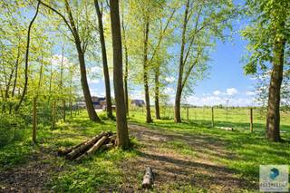 OEDELEM -  Rustig gelegen ruime woning met 3 slaapkamers, bijgebouw en tuin in het landelijke Oedelem.INDELING: Inkomhal met gastentoilet, De knusse...
