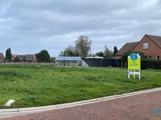Gunstig gelegen bouwgrond (hoekperceel - lot 11) aan het begin van een recente verkaveling Den Tobberd. Het perceel heeft een oppervlakte van 698m²...