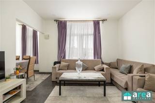 <p><span>CENTRAAL GELEGEN INSTAPKLAAR APP MET 2 SLPK</span></p><p><span> </span></p><p><span>Dit </span><span>instapklaar appartement</span><span> met </span><span>twee slaapkamers</span><span> biedt comfortabel wonen in het hart van </span><span>Borgerhout</span><span>. Het appartement werd recent volledig gerenoveeerd, waardoor er geen verdere werken nodig zijn. Gelegen op de eerste verdieping van een kleinschalig gebouw zonder algemene kosten, op wandelafstand van winkels, openbaar vervoer en het Rivierenhof.</span></p><p><span> </span></p><p><span>Troeven:</span></p><p><span>-Instapklaar</span></p><p><span>-Gunstig EPC</span></p><p><span>-Conforme elektrische keuring</span></p><p><span>-Geen algemene kosten</span></p><p><span>-Centraal gelegen</span></p><p><span>-Dak conform</span></p><p><span>-Asbestveilig<br /><br /></span></p><p><span>Voor meer informatie kan u terecht bij Area Partners. </span><span>Info@area.be</span><span> of </span><span>03/284.60.60</span></p><p><span> </span></p>