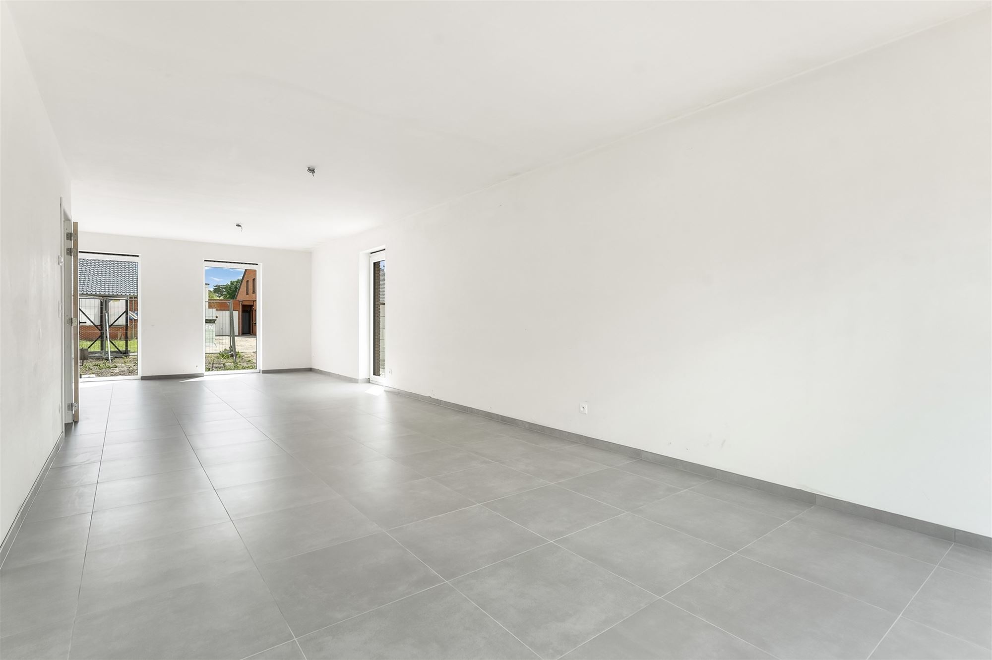 VOLLEDIG AFGEWERKTE NIEUWBOUWWONING IN DOODLOPENDE STRAAT - foto 5