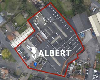 Industriële gebouwen met buitenruimte op toplocatie te RoeselareOp een uiterst centrale ligging bieden wij deze bedrijfsmatige site aan met een...