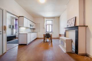 Duplex 3 slaapkamers ideaal gelegen in Doornik.Samenstelling:• Op het eerste niveau: inkomhal met apart toilet, woonkamer, ruime eetkamer met open...