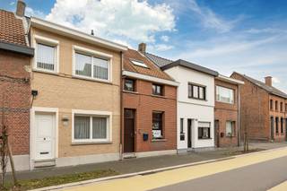 This closed building for sale is located in a pleasant residential area in Beveren-Kruibeke-Zwijndrecht and represents an interesting opportunity...