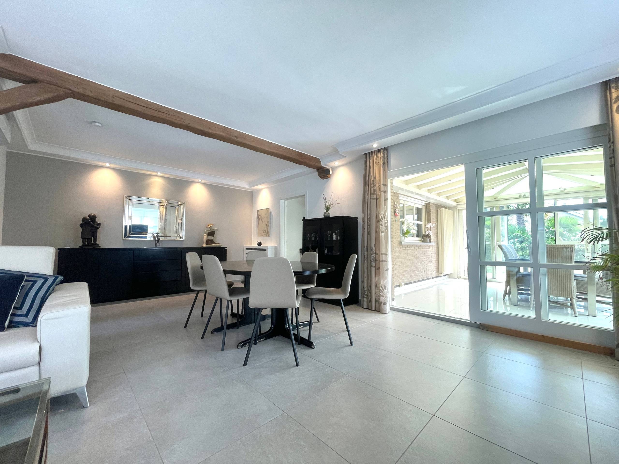 Rustig gelegen bungalow met dubbele garage en 3 slpk - foto 4